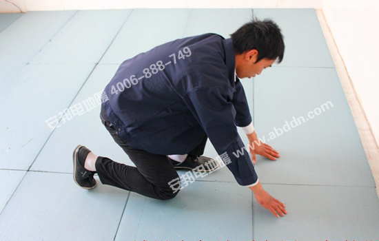 鋪設安邦地暖專用環保擠塑板