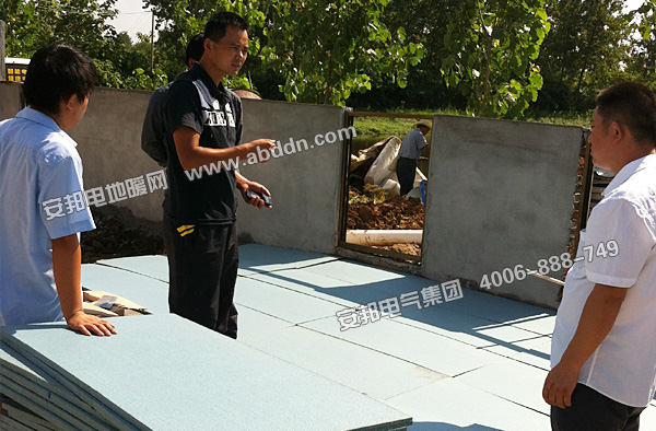 河北承德縣畜牧養殖發熱電纜采暖保溫安裝圖二